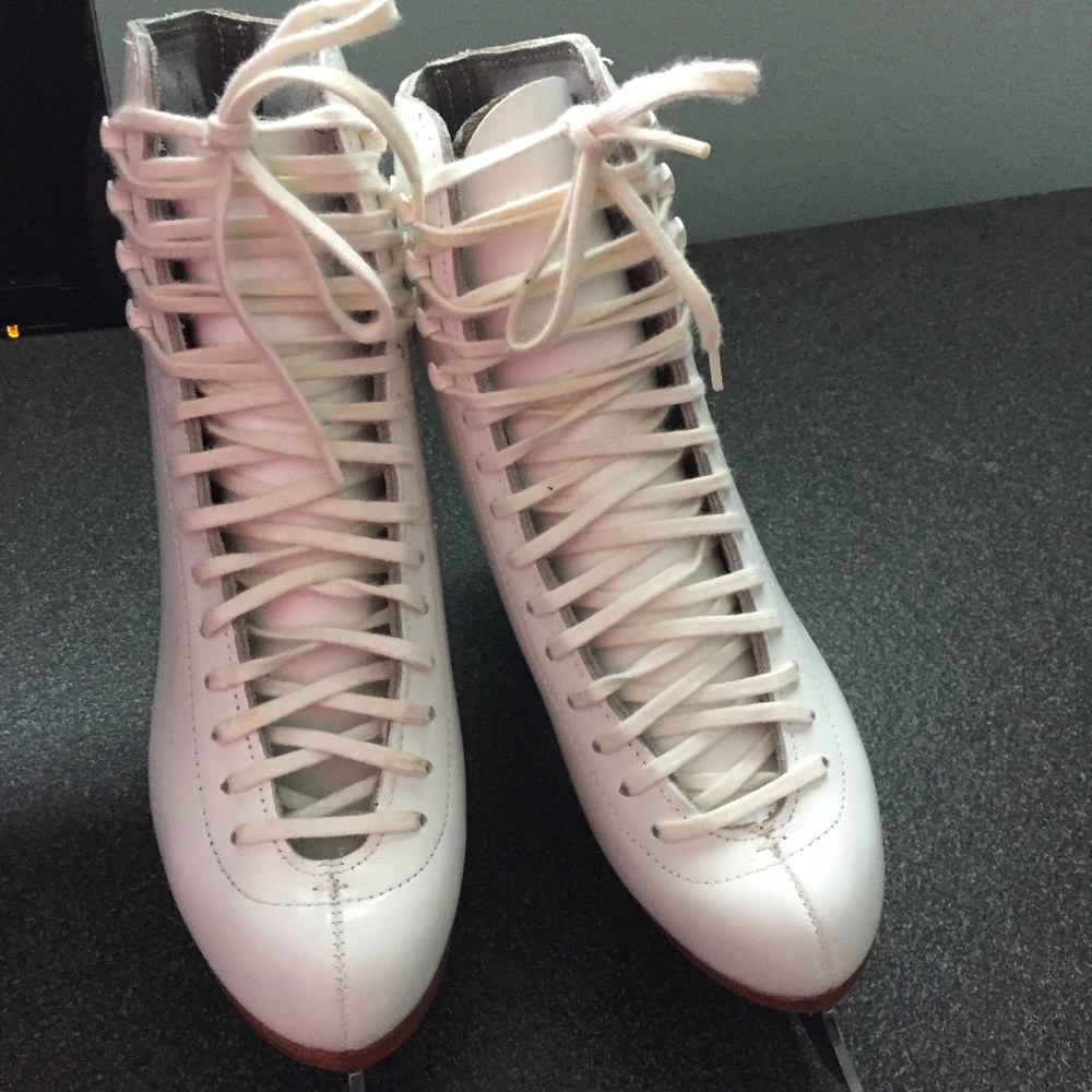 White Women's Lace-Up Figure Skates